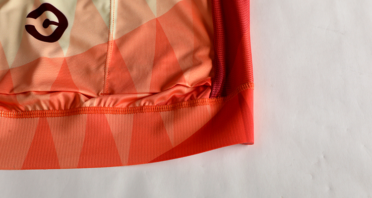 aerodynamic cycling jersey